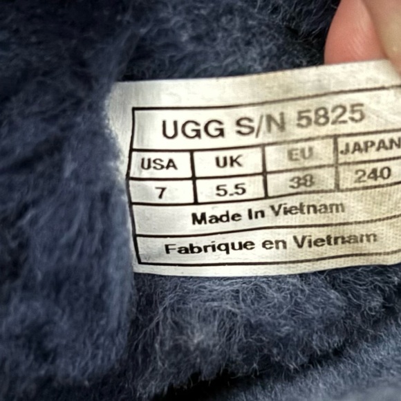 UGG Classic Short Sheepskin Shearling Boot in Two Toned Eve Blue - Picture 14 of 16